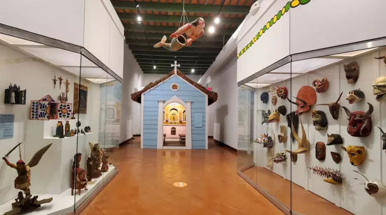 Sala Las Artes Populares en Las Américas